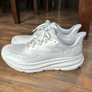 HOKA Women’s Clifton 9 Size 8.5